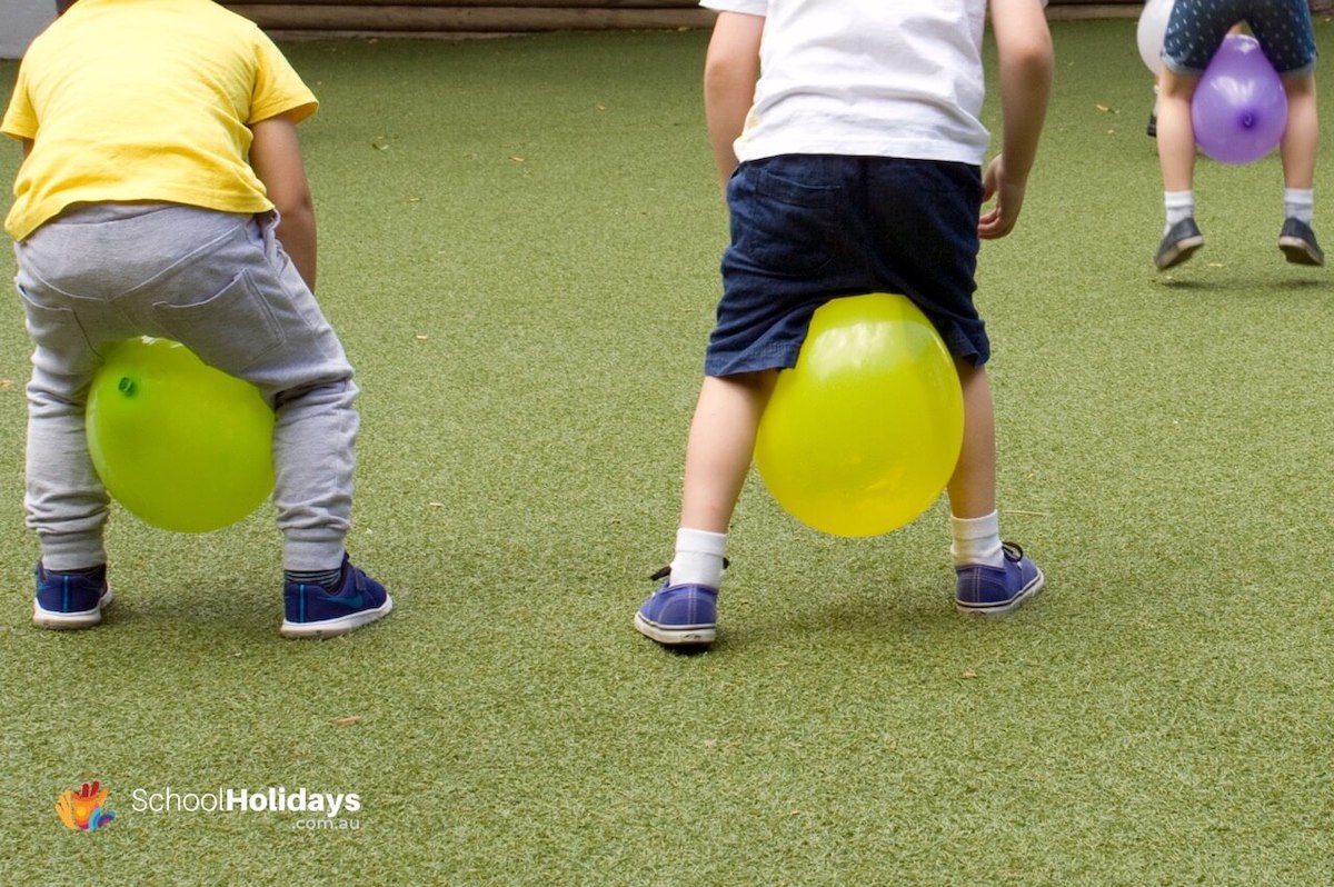 Easy children's activities at home: balloon games for kids.