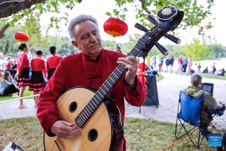 Live entertainment from talented performers of traditional music @ the Lantern Festival in Canberra.